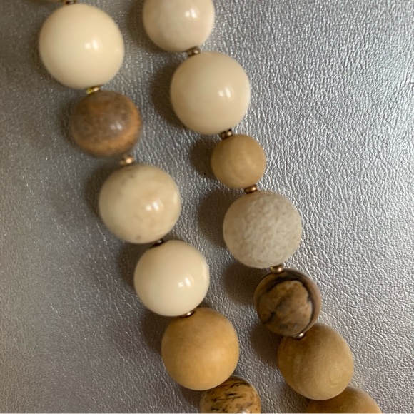 Exquisite Oscar de la Renta Natural Stone Bead Necklace - Picture 3 of 7